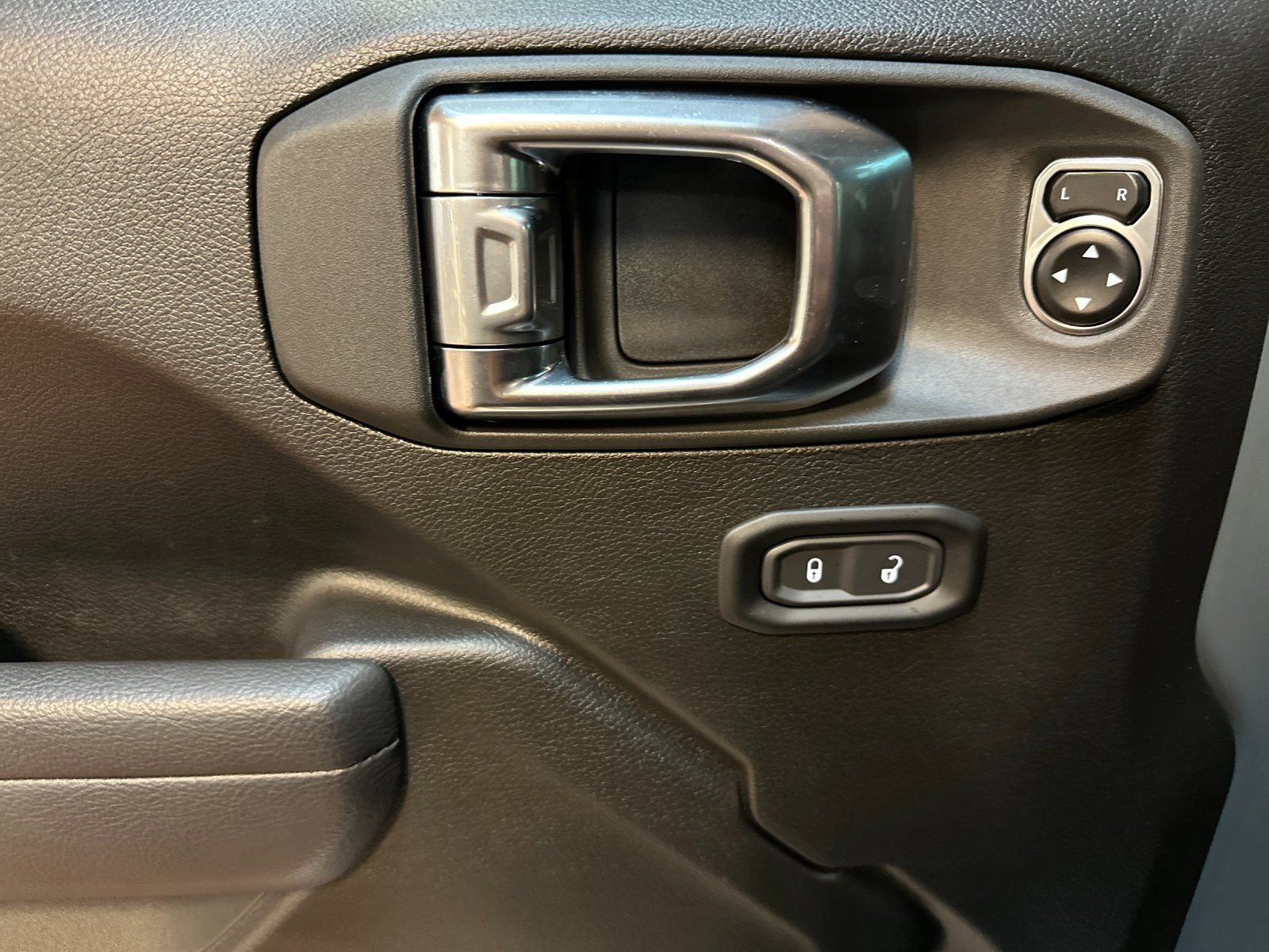 New 2025 Jeep Wrangler Sport S image 10