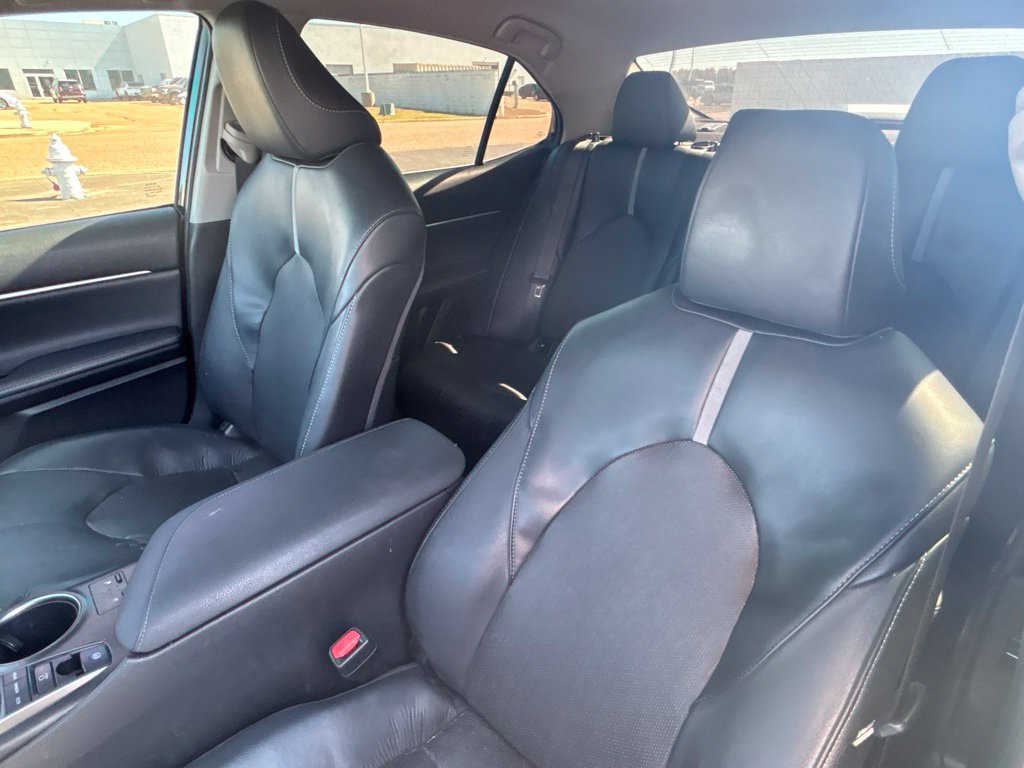 Used 2023 Toyota Camry XSE FWD image 4