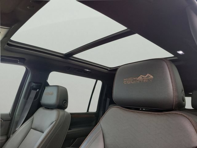 Used 2024 Chevrolet Suburban High Country AWD/4WD image 23