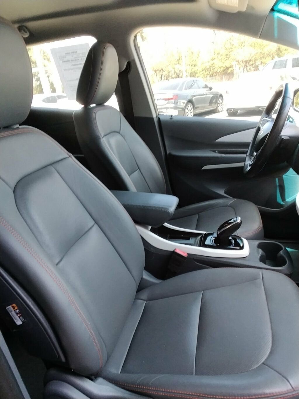 Used 2019 Chevrolet Bolt Premier w/ Infotainment Package image 11