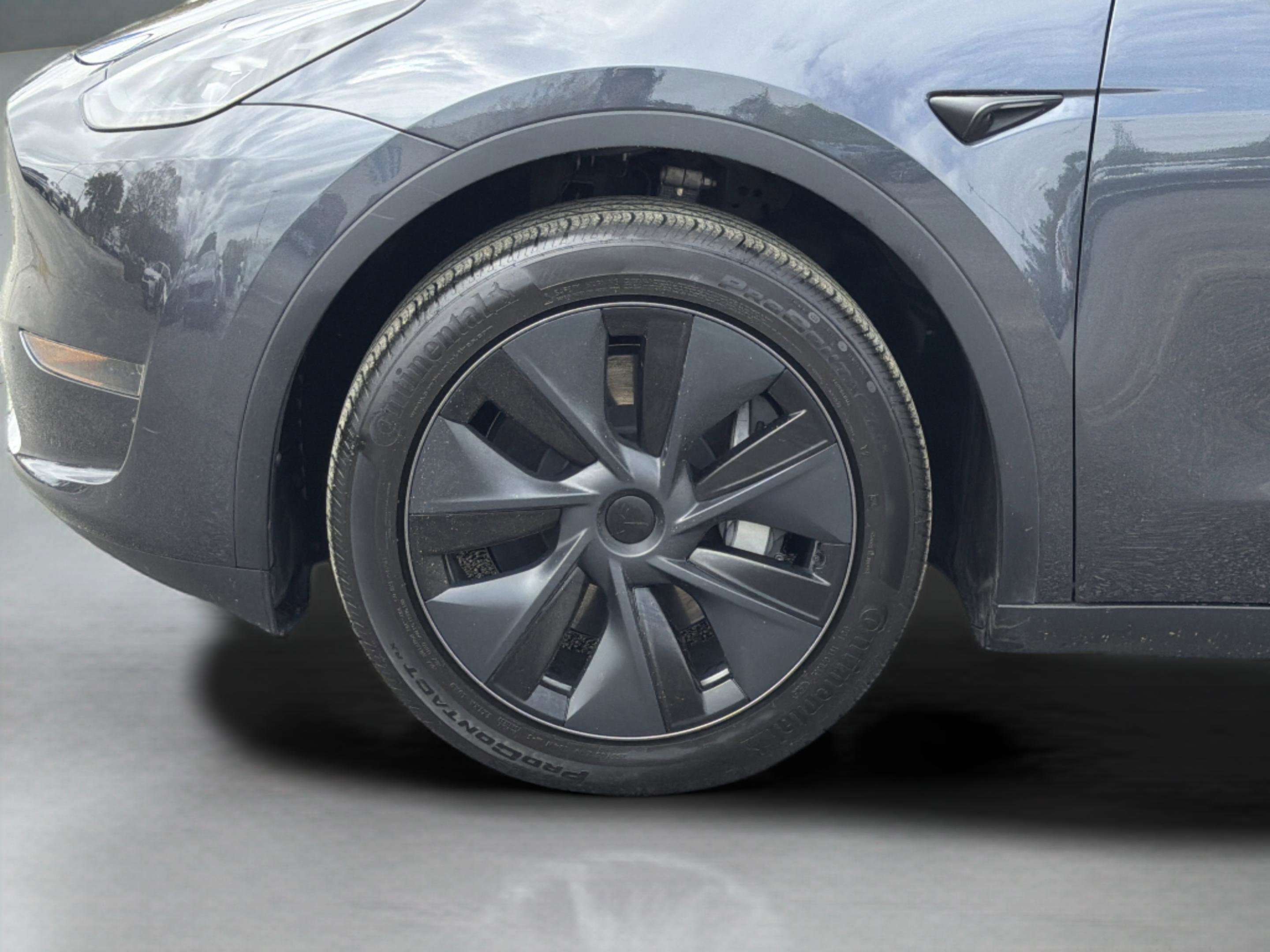 Used 2025 Tesla Model Y Long Range image 10