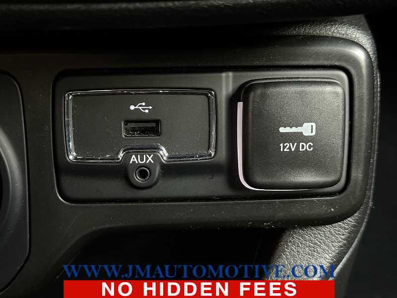 Used 2022 Jeep Renegade Altitude image 38