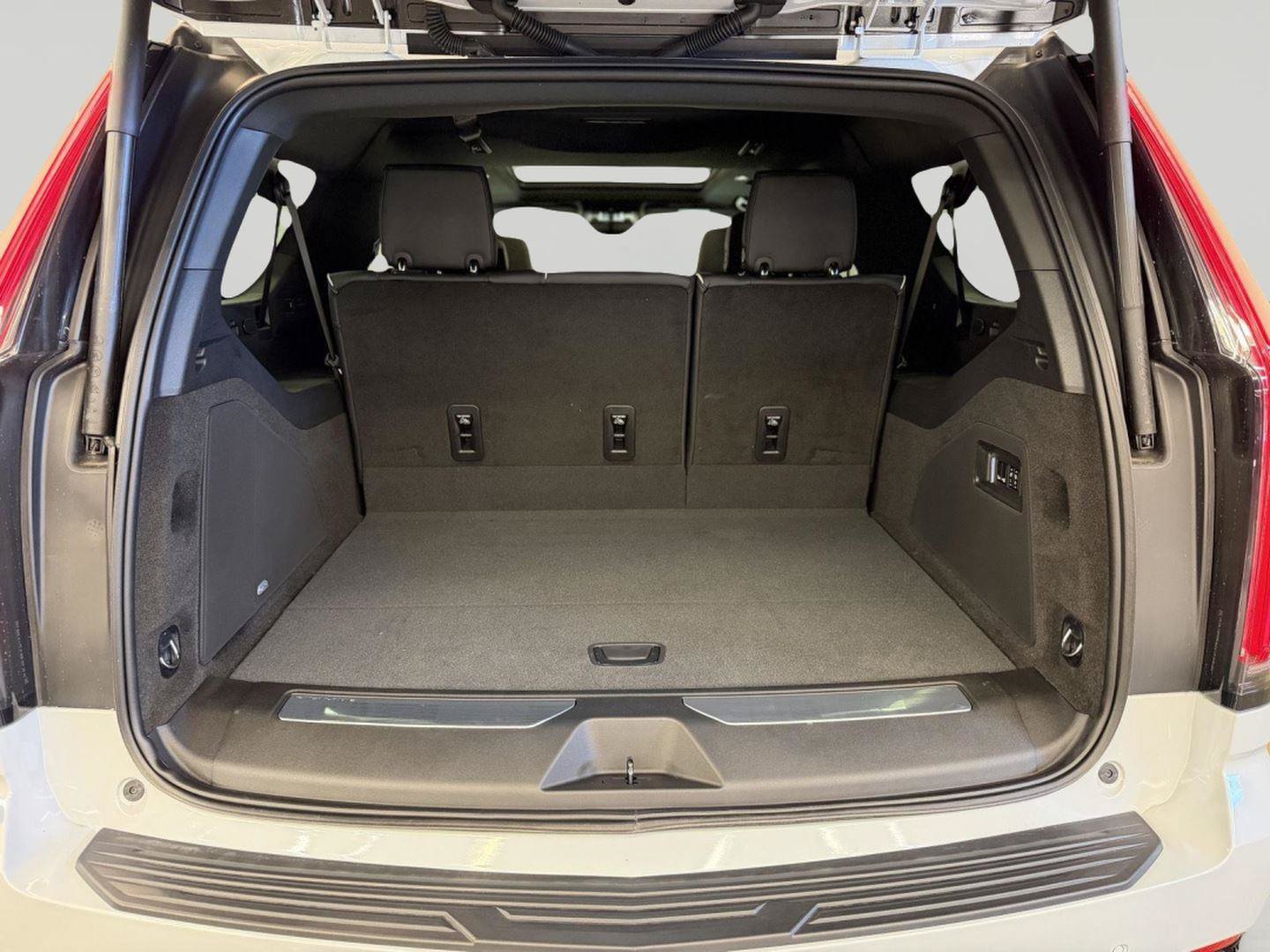 Used 2026 Cadillac Escalade ESV Sport AWD/4WD image 12
