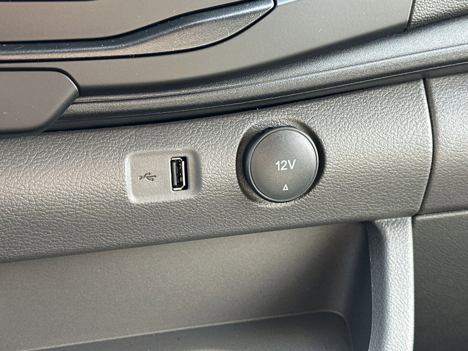 New 2026 Ford Transit 250 148 Medium Roof w/ Load Area Protection Package image 27