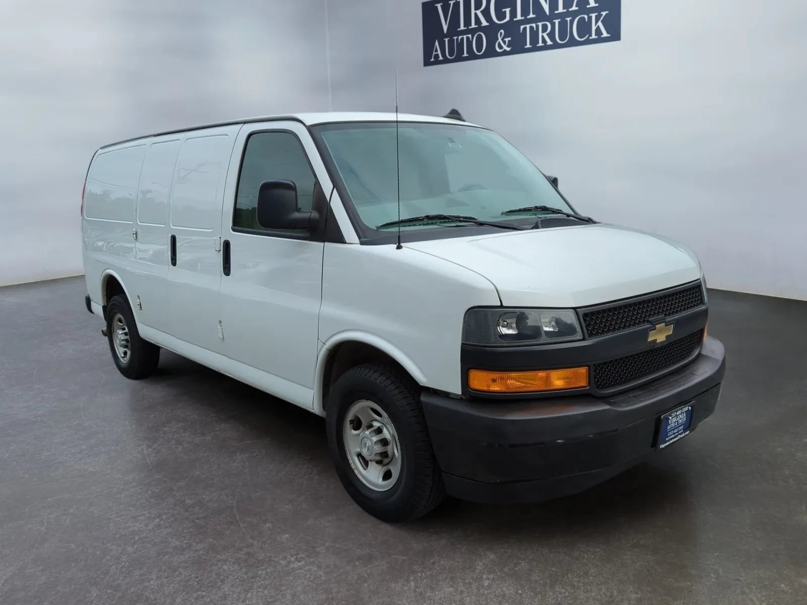 Used 2019 Chevrolet Express 2500 w/ Driver Convenience Package RWD image 5