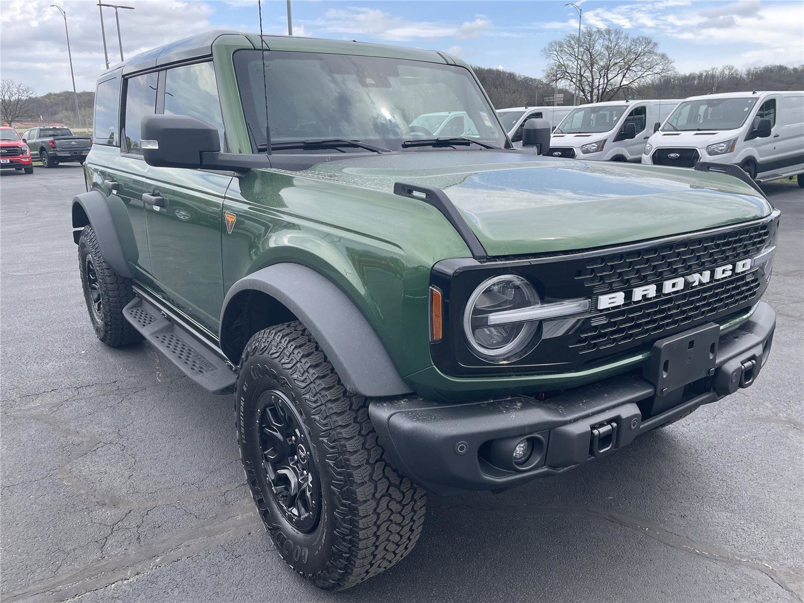 Used 2025 Ford Bronco Badlands image 7