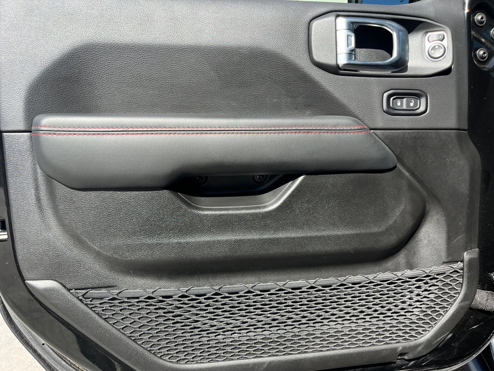 Used 2025 Jeep Wrangler Rubicon w/ Steel Bumper Group image 15