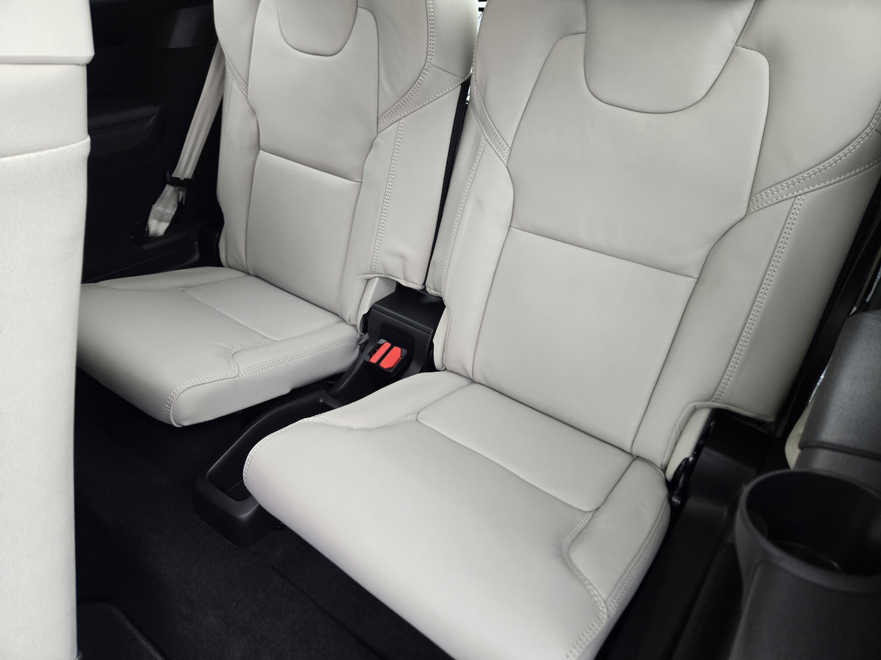 New 2026 Volvo XC90 T8 Ultra w/ Protection Package Premier AWD/4WD image 24