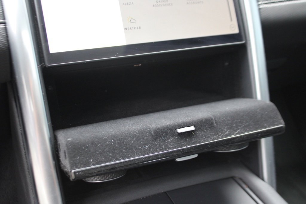 Certified 2024 Land Rover Discovery Dynamic SE image 21