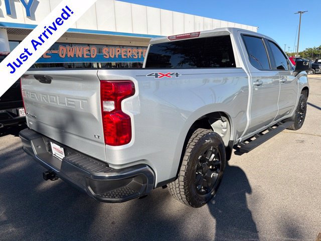Used 2022 Chevrolet Silverado 1500 LT AWD/4WD image 3
