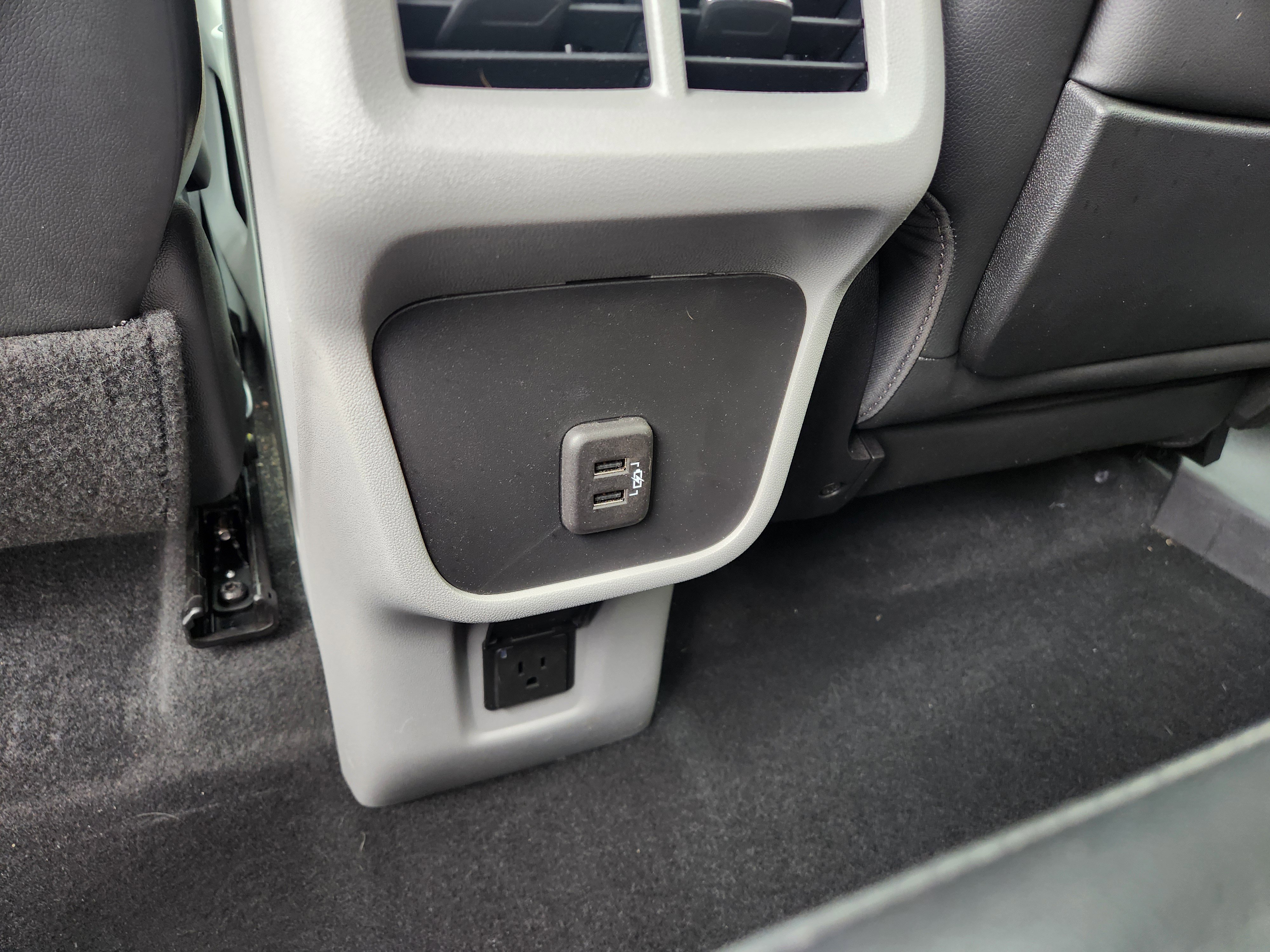 Used 2023 GMC Terrain SLT w/ Infotainment Package II image 30