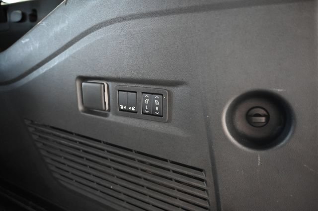 Used 2025 Chevrolet Suburban High Country AWD/4WD image 35