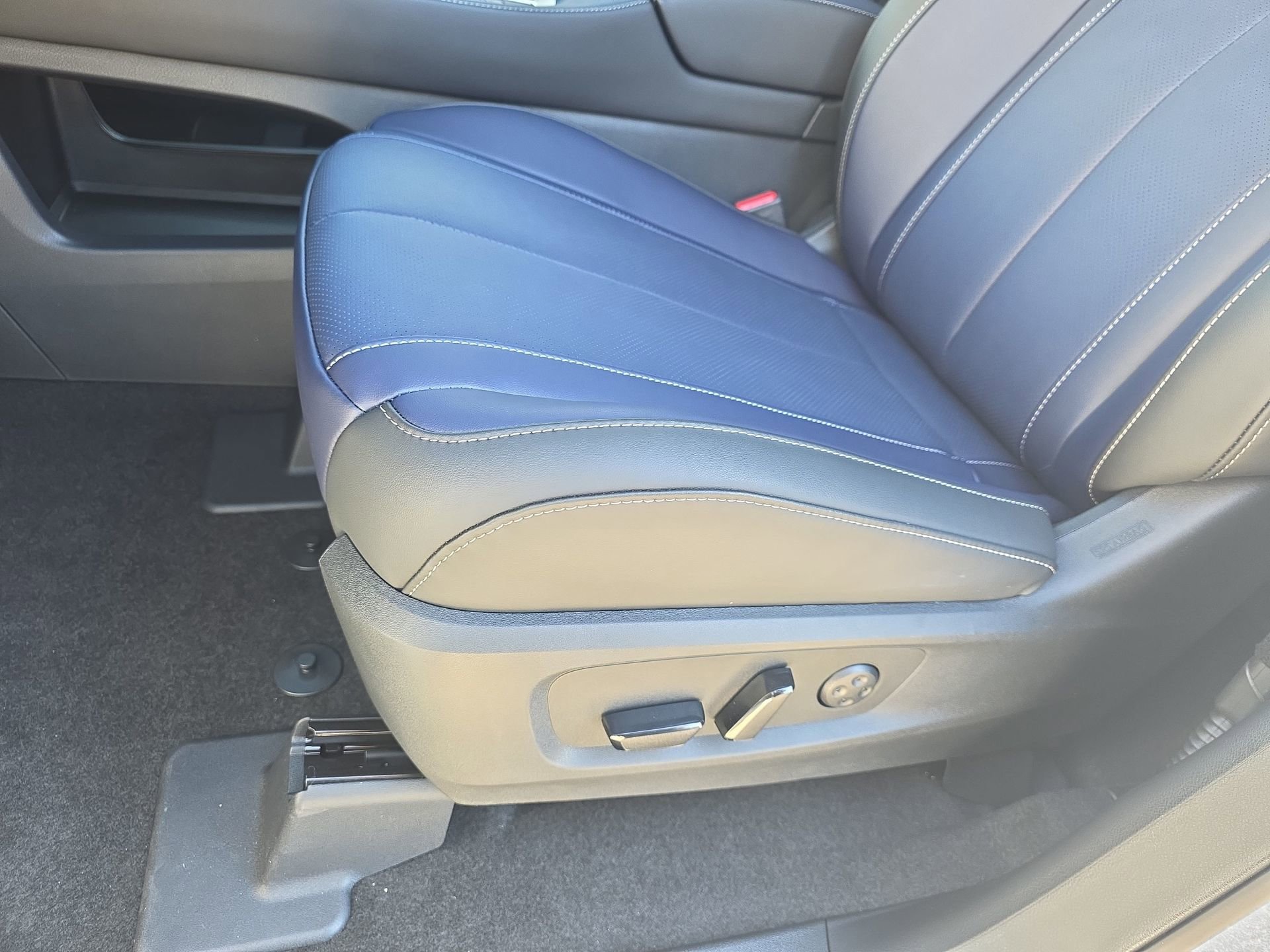 New 2026 INFINITI QX60 Sport w/ Dark Cargo Package image 28