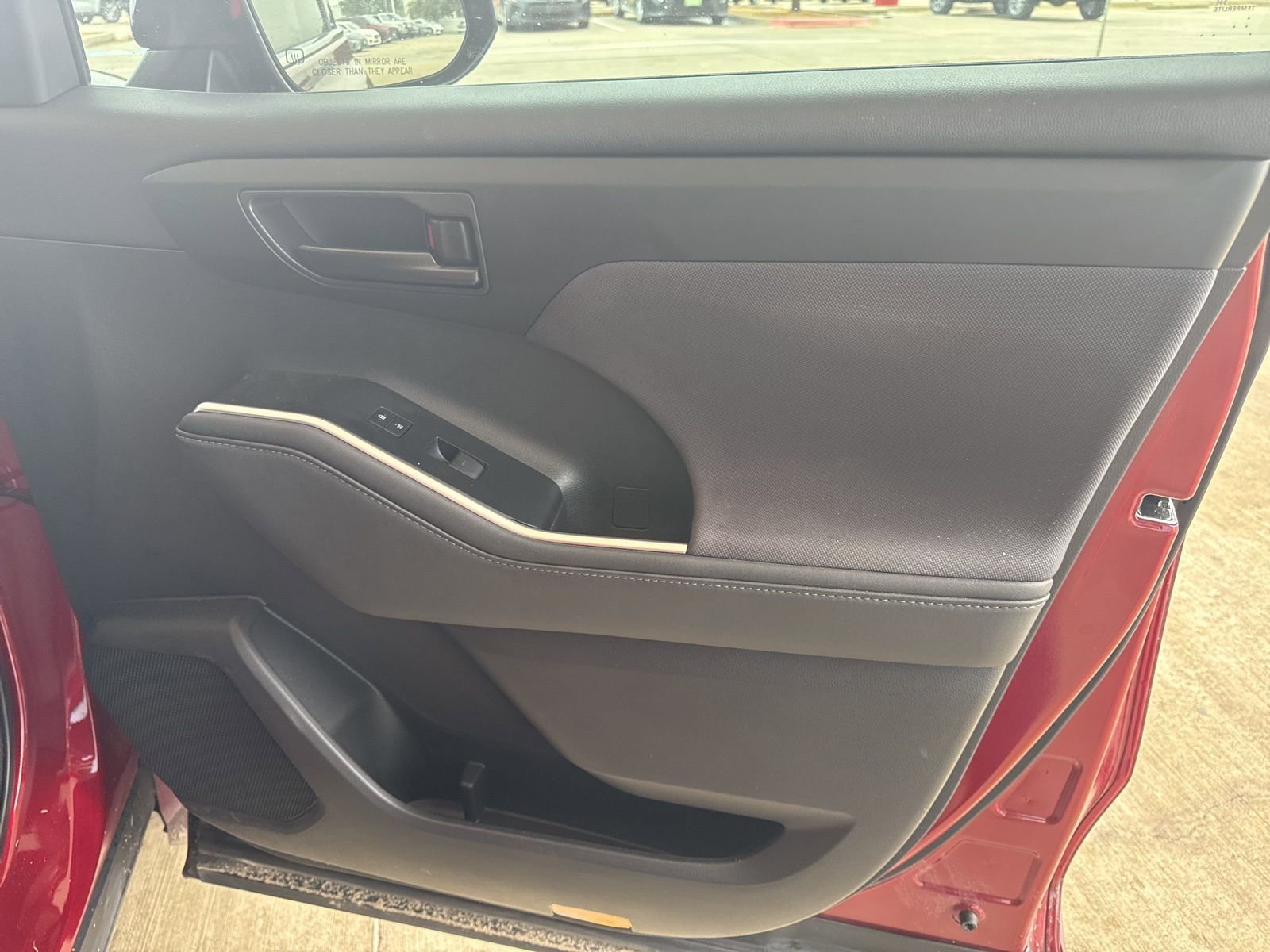 Used 2021 Toyota Highlander LE FWD image 23