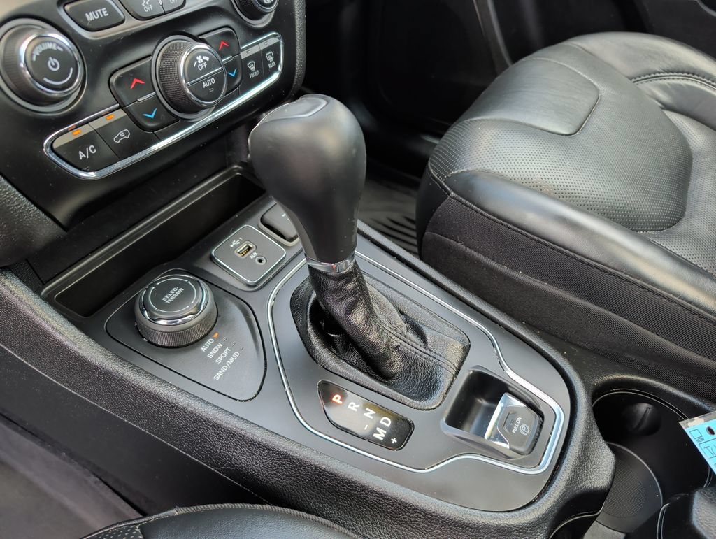 Used 2021 Jeep Cherokee High Altitude AWD/4WD image 31