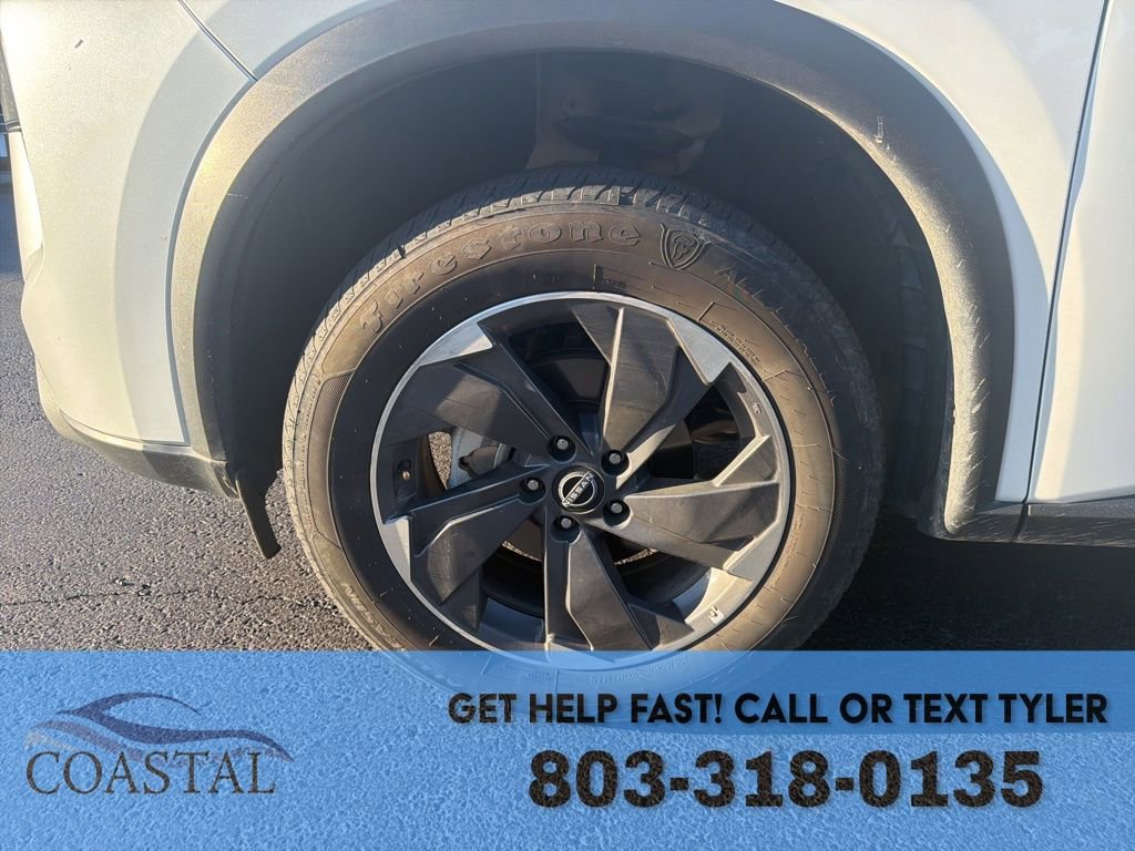 Used 2024 Nissan Rogue SV image 2