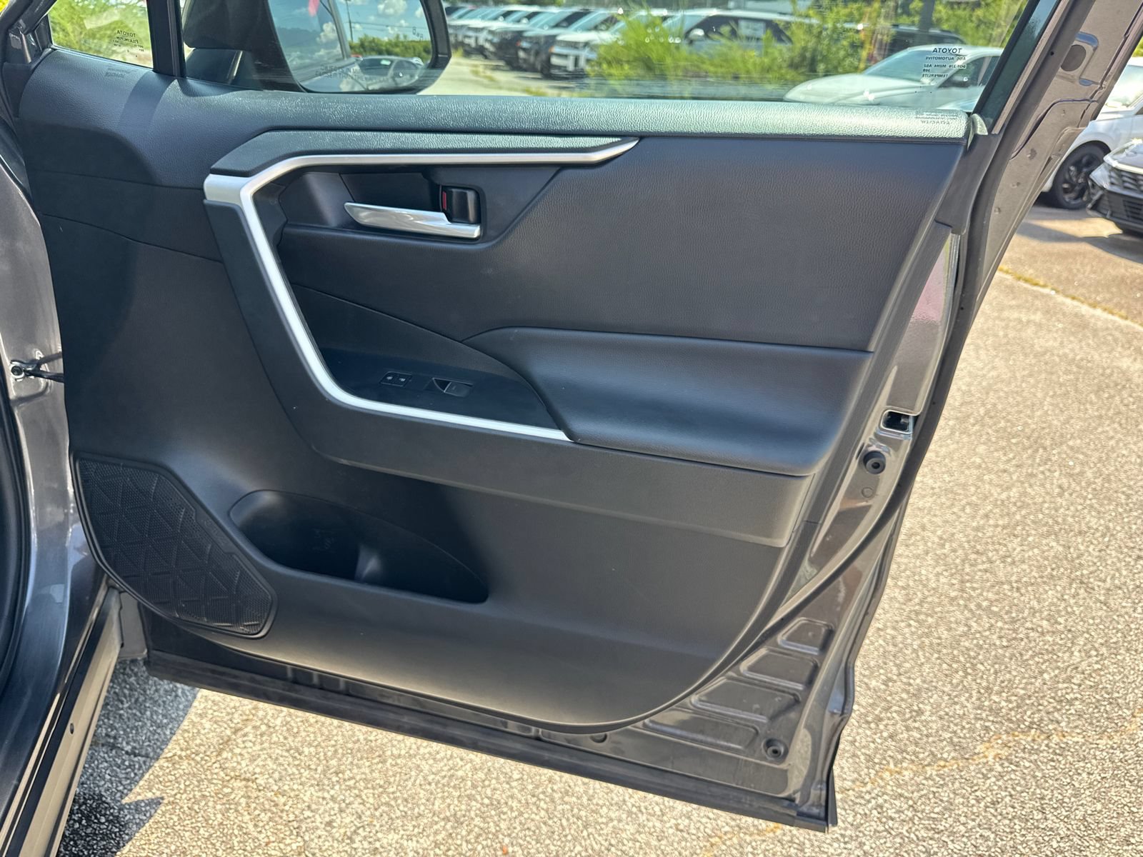 Used 2022 Toyota RAV4 XLE Premium FWD image 14