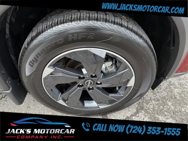 Used 2025 Nissan Rogue SV w/ SV Premium Package image 17