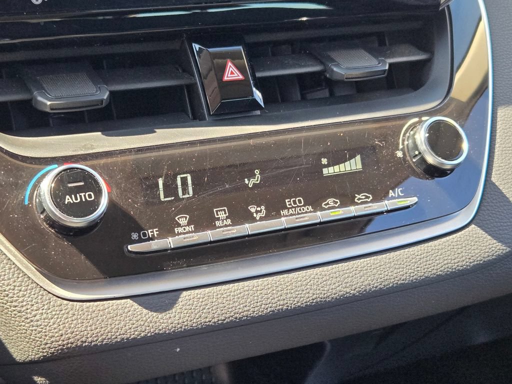 Used 2022 Toyota Corolla LE w/ Carpet Mat Package (TMS) FWD image 30