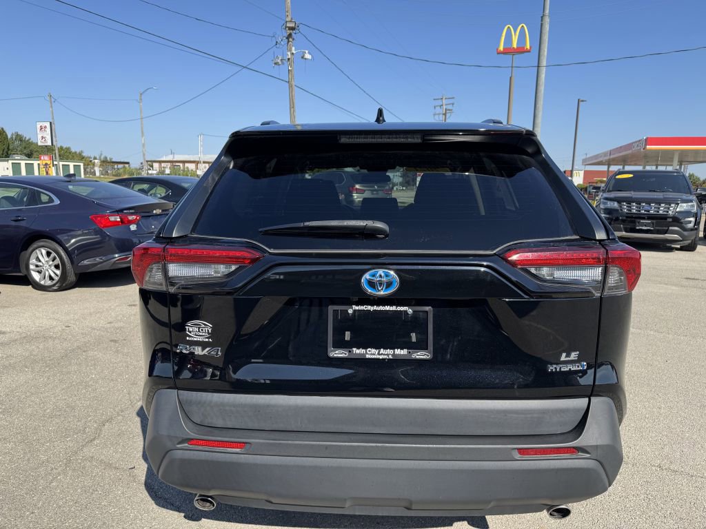 Used 2021 Toyota RAV4 LE image 6
