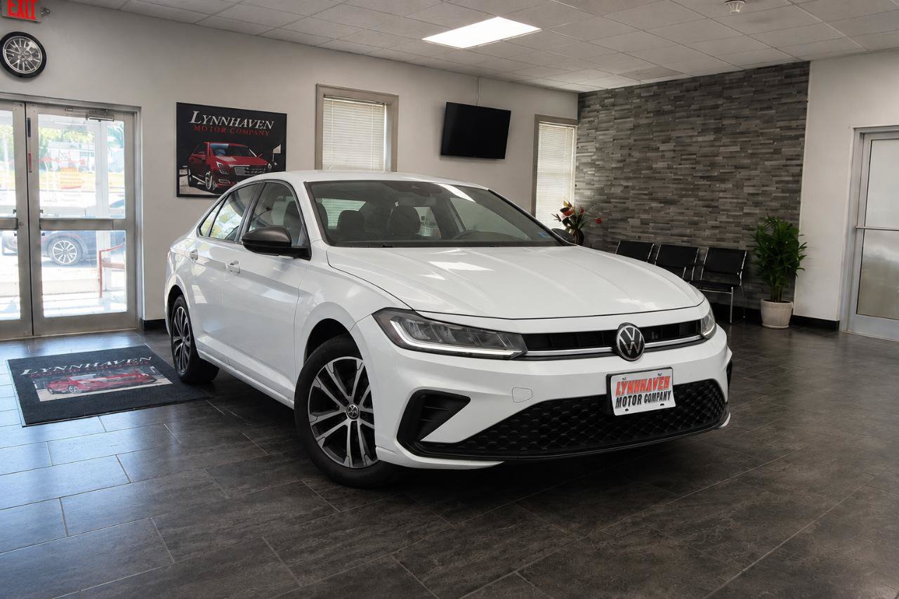 Used 2025 Volkswagen Jetta Sport FWD image 2