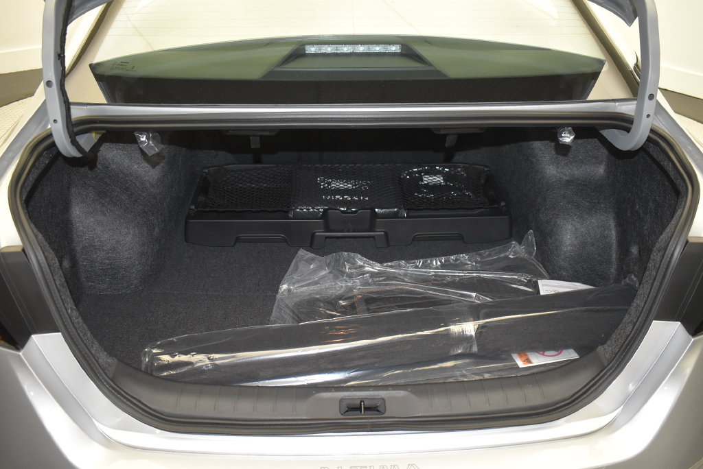 Used 2025 Nissan Altima 2.5 SR FWD image 38