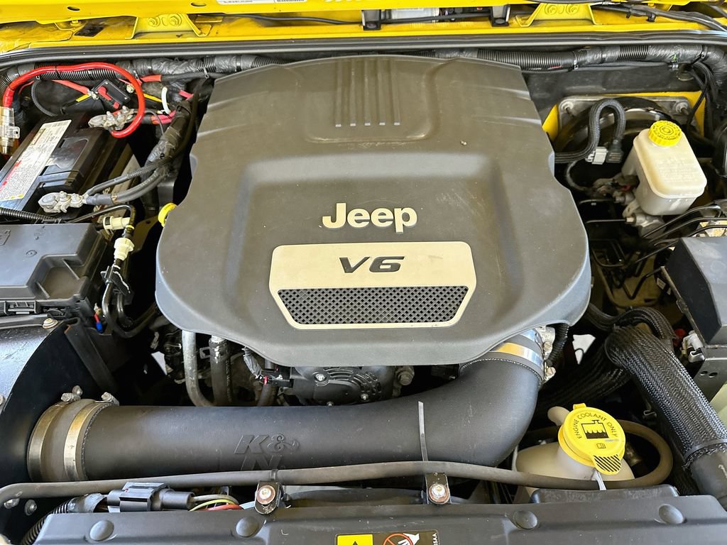 Used 2016 Jeep Wrangler Sport w/ Connectivity Group AWD/4WD image 29