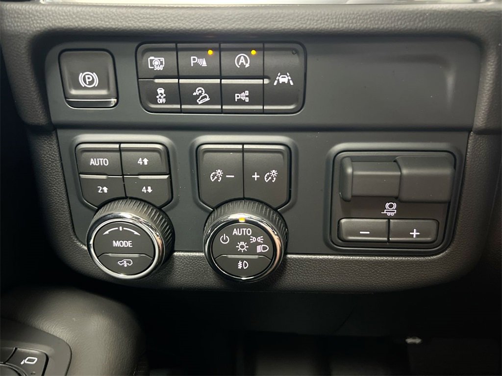 New 2026 Chevrolet Suburban High Country image 18