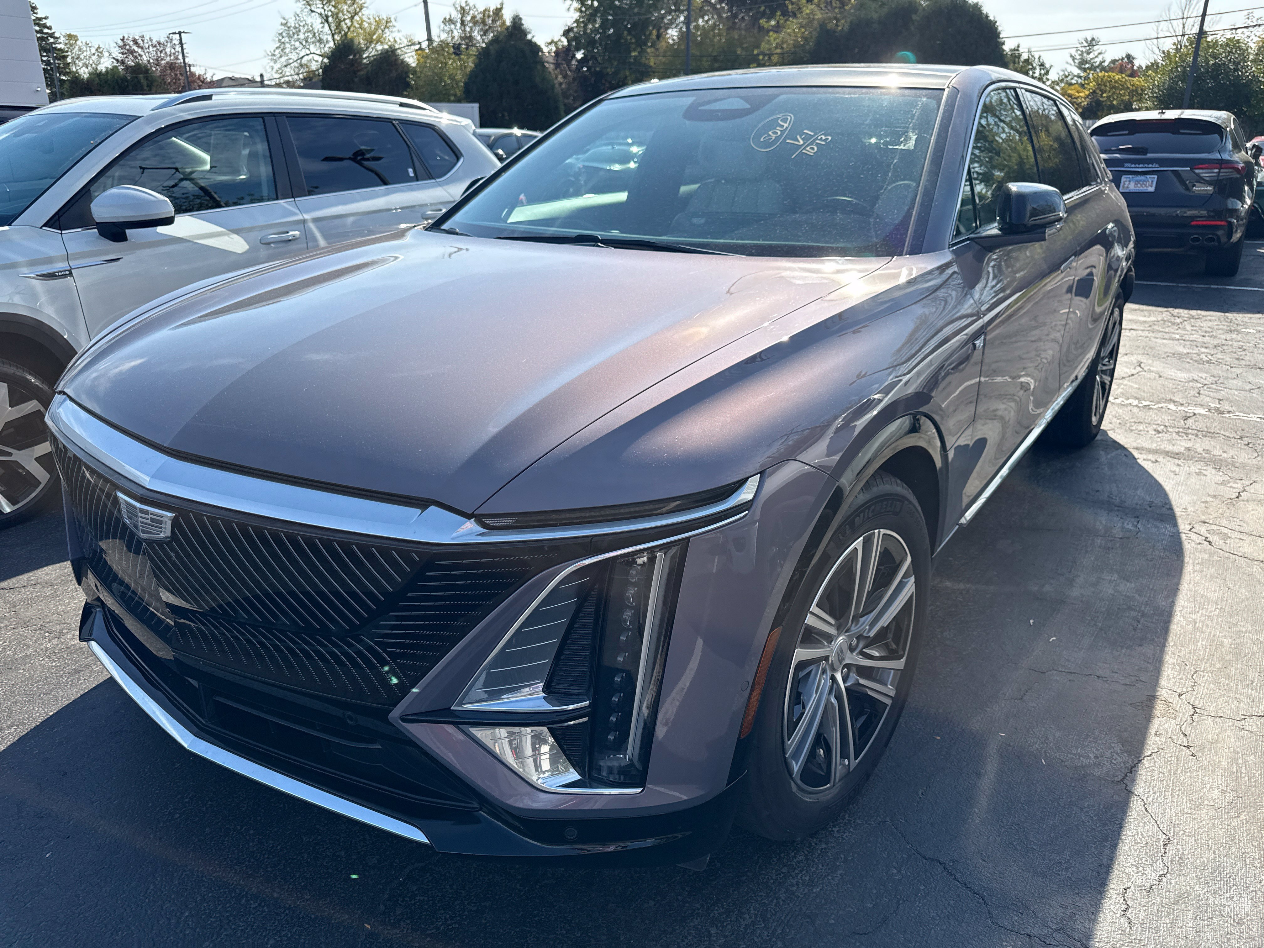 Used 2024 Cadillac Lyriq Luxury AWD/4WD image 3