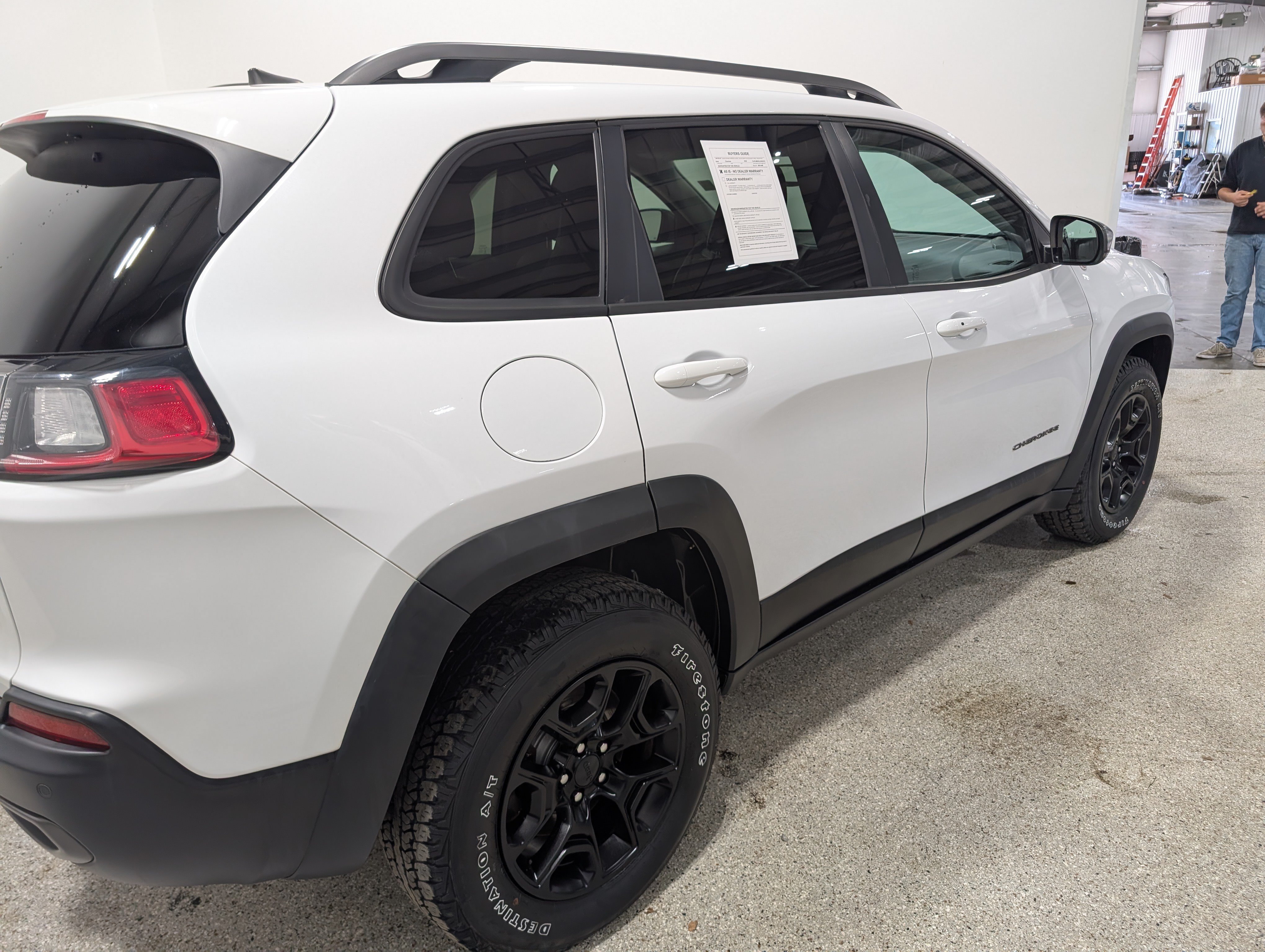 Used 2020 Jeep Cherokee Trailhawk w/ Comfort/Convenience Group AWD/4WD image 3