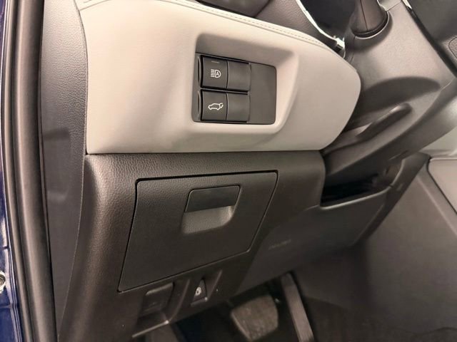 Used 2024 Toyota Highlander XLE AWD/4WD image 19