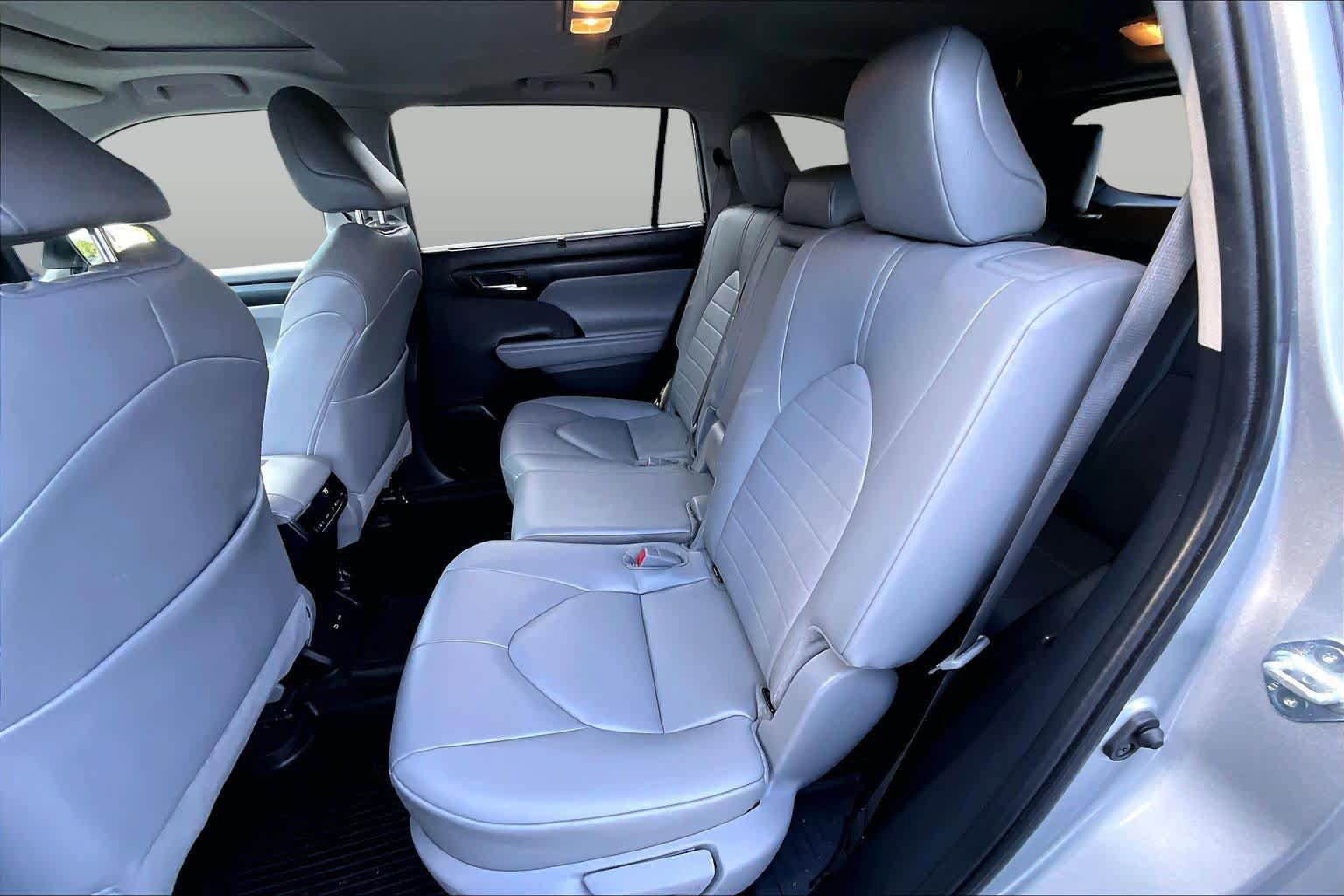 Used 2024 Toyota Highlander XLE AWD/4WD image 20