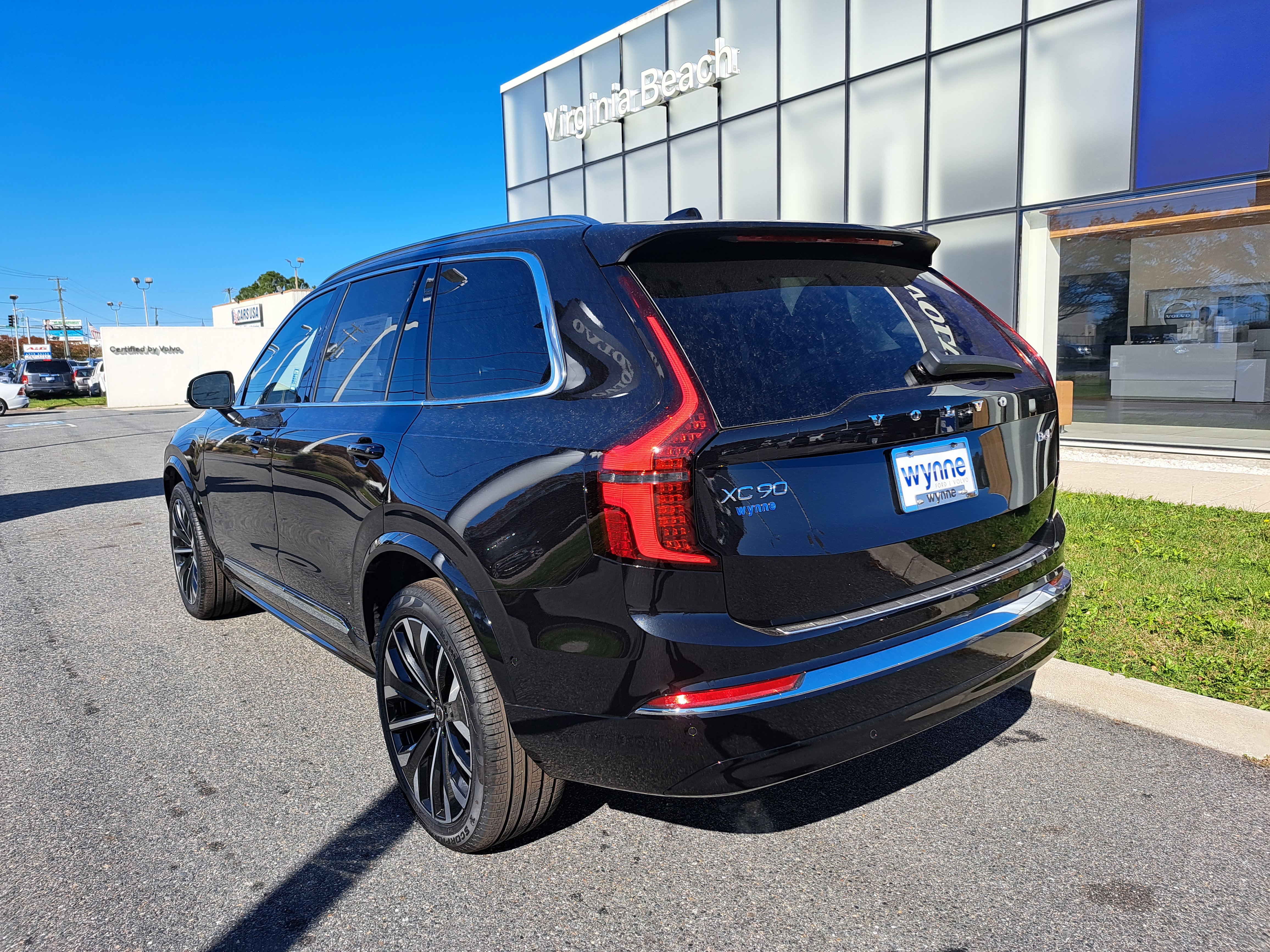 New 2026 Volvo XC90 B6 Plus w/ Protection Package Premier AWD/4WD image 4