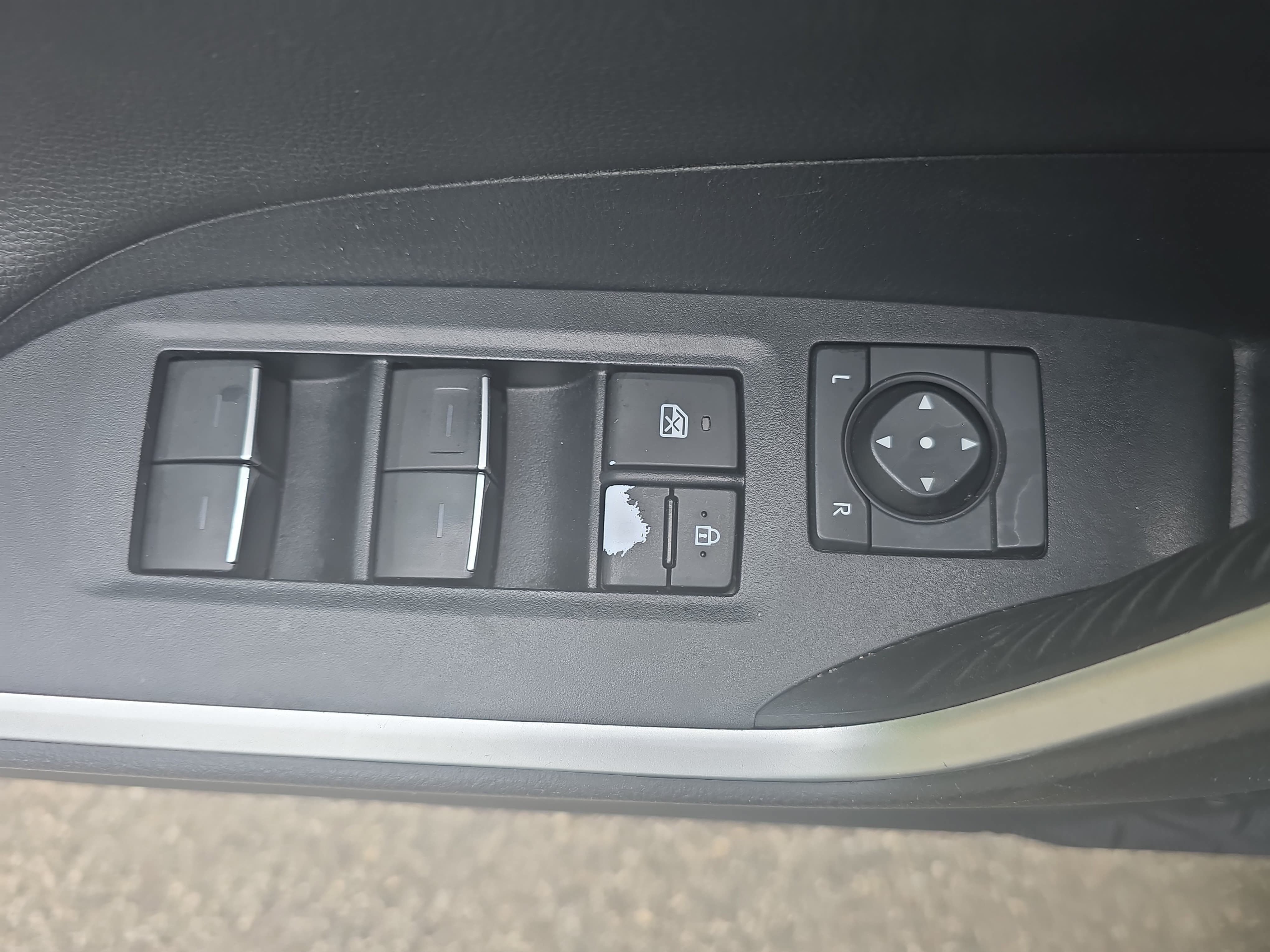 Used 2022 Toyota RAV4 XSE AWD/4WD image 27
