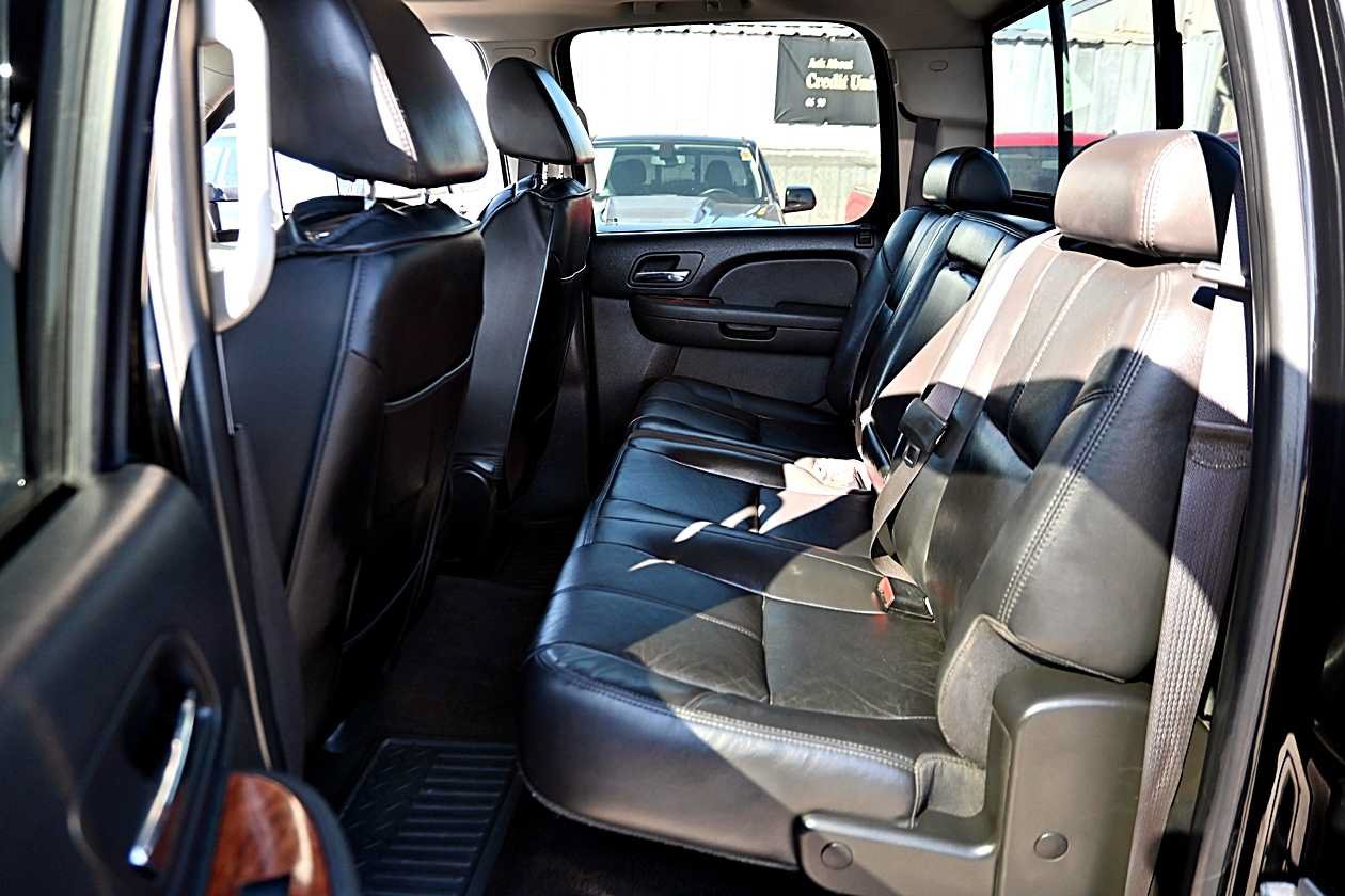 Used 2007 GMC Sierra 3500 SLT w/ Entertainment Package RWD image 8