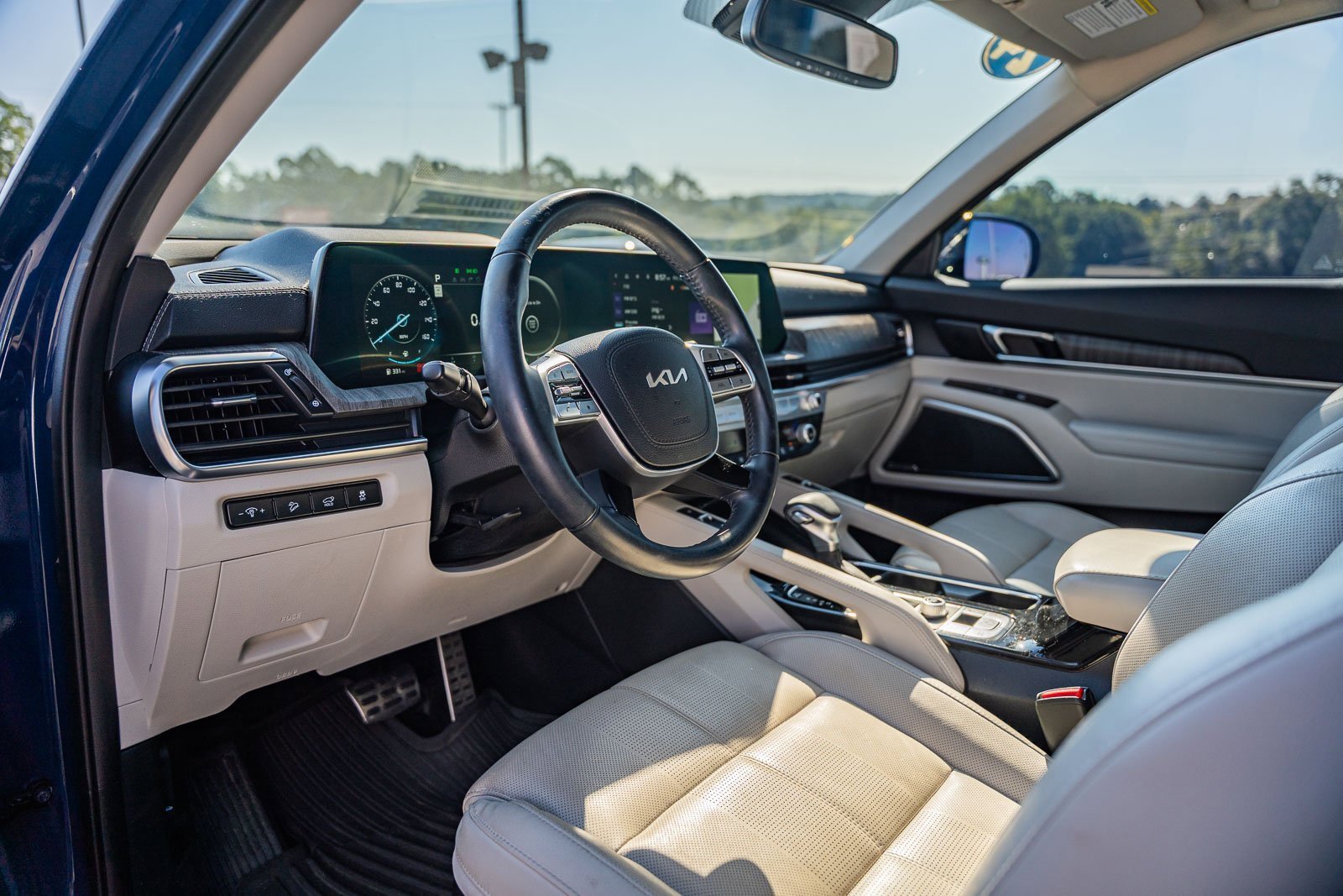 Used 2024 Kia Telluride SX w/ Towing Package image 17