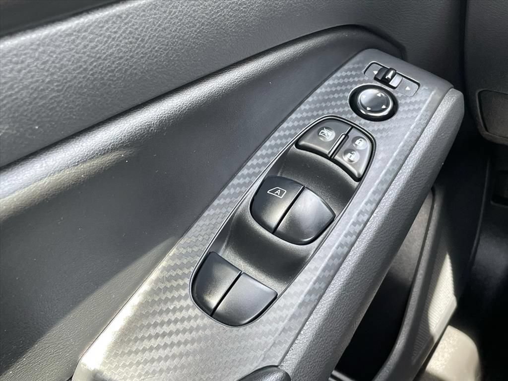 Used 2025 Nissan Altima 2.5 SV FWD image 12