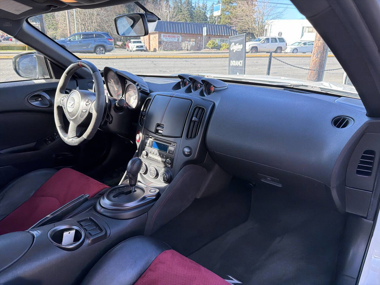 Used 2017 Nissan 370Z NISMO RWD image 19
