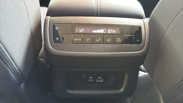 Used 2025 Nissan Pathfinder SV AWD/4WD image 16