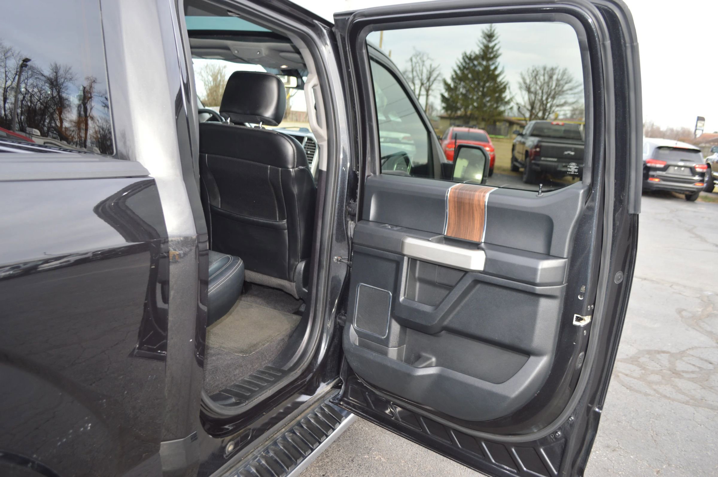 Used 2015 Ford F150 Lariat w/ Equipment Group 502A Luxury image 16