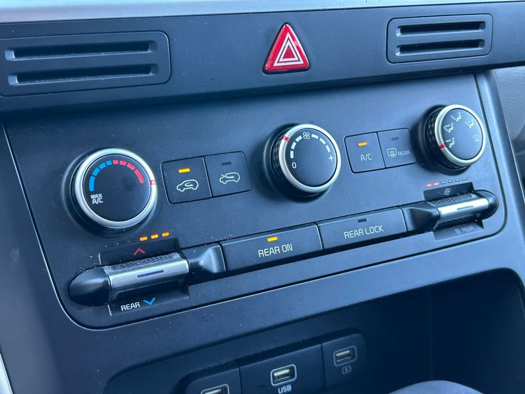 Used 2024 Kia Carnival LX image 36