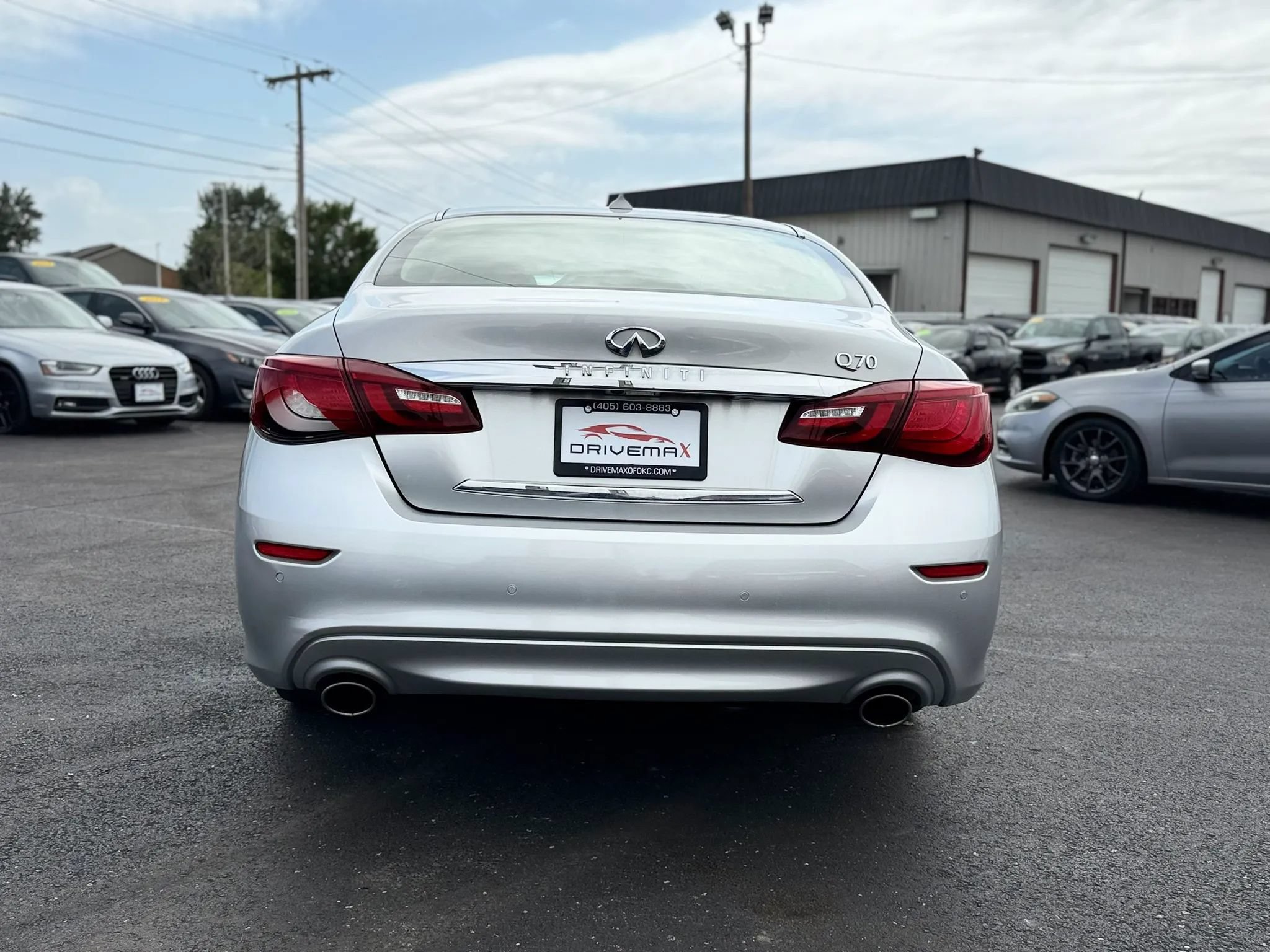 Used 2018 INFINITI Q70 Luxe RWD image 5