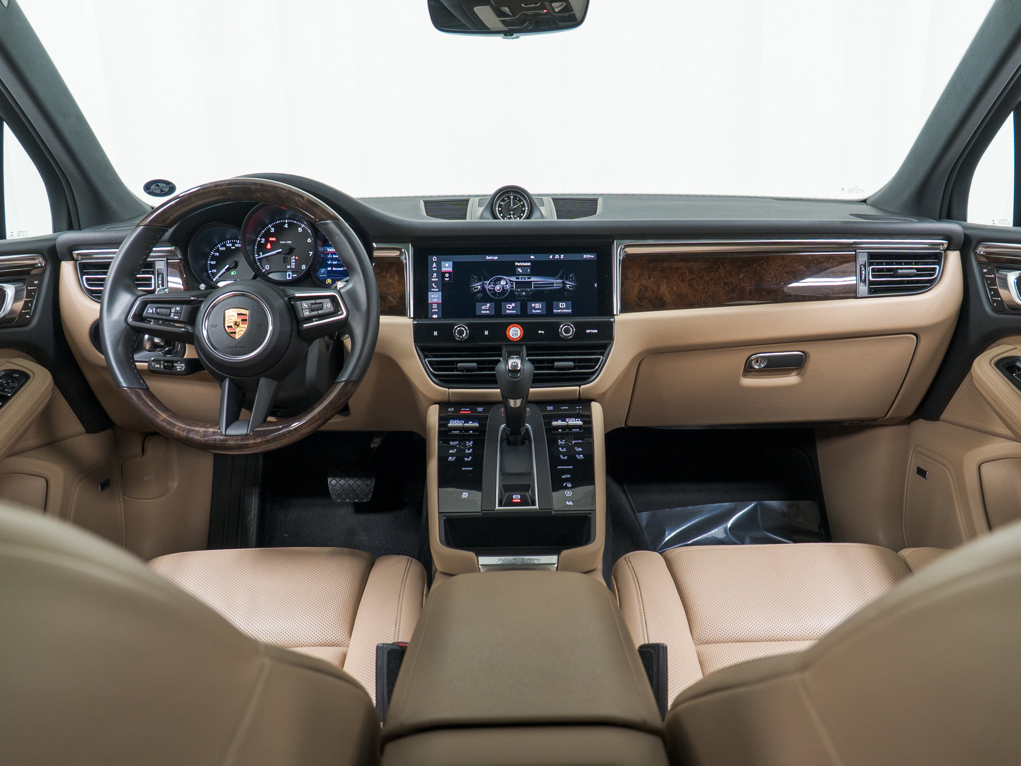 Certified 2022 Porsche Macan image 18