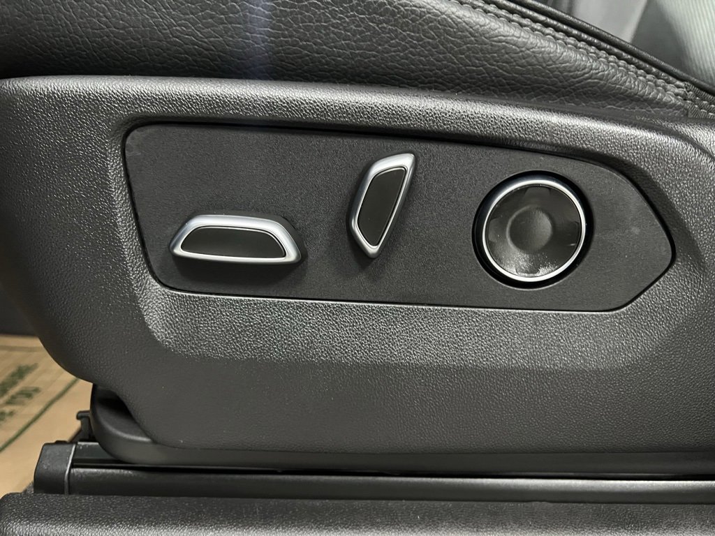 Used 2024 GMC Sierra 3500 Denali w/ Denali Reserve Package image 26