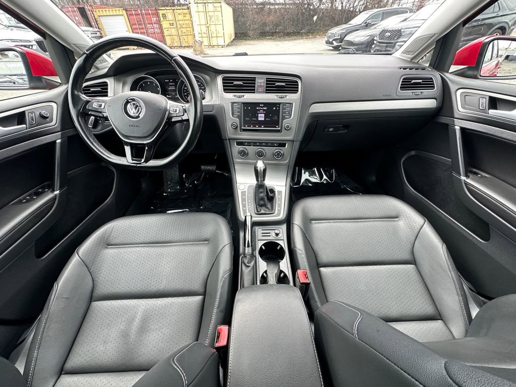 Used 2016 Volkswagen Golf SE image 24
