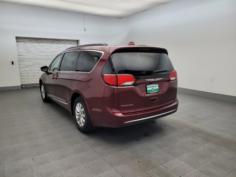 Used 2017 Chrysler Pacifica Touring-L w/ 13 Speaker Alpine Sound Group FWD image 5