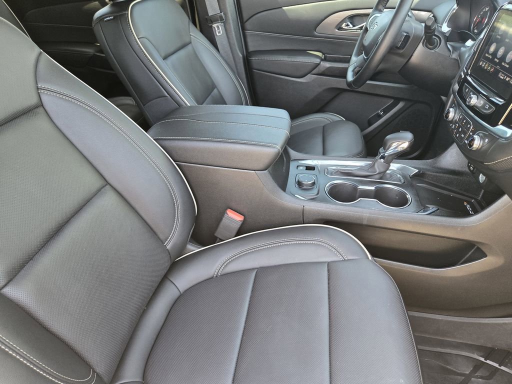 Used 2023 Chevrolet Traverse Premier w/ Redline Edition image 19