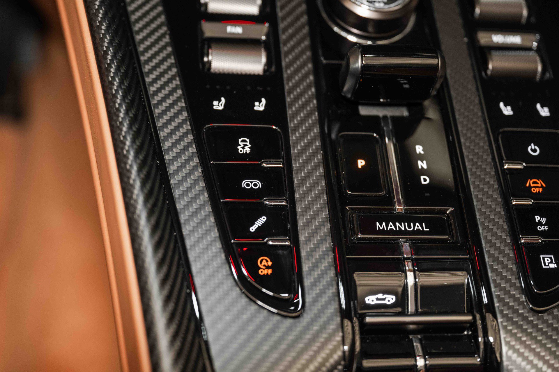 Used 2025 Aston Martin DB12 Convertible image 28