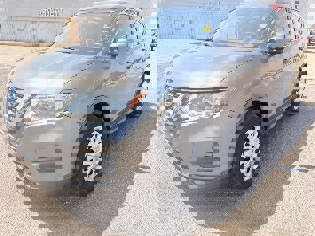 Used 2017 Nissan Rogue S image 1