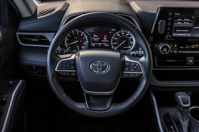 Used 2022 Toyota Highlander XLE AWD/4WD image 26
